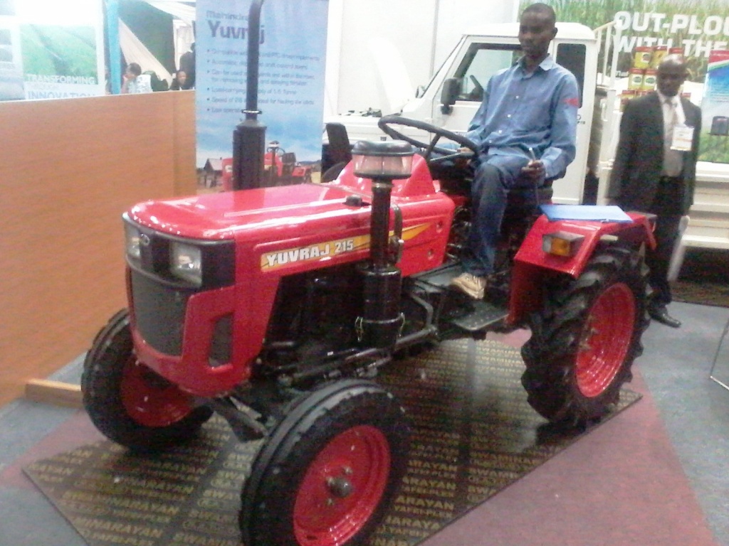 Tractor Yuvra 125.jpg